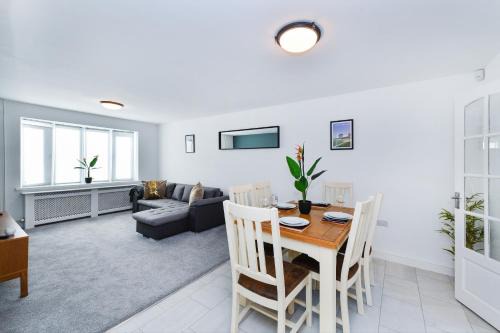 Clifton Casa | Morgan House- 4 Bed House, Near Nottingham Trent Uni