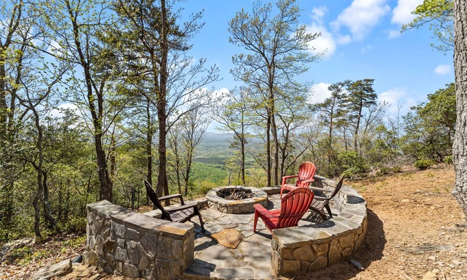 Morganton Cabina | Morganton Mountain Retreat w/ Hot Tub