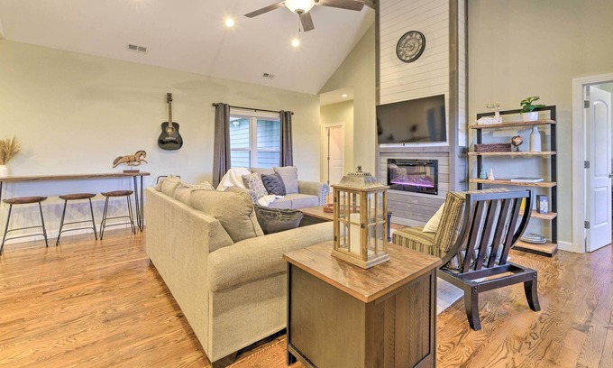 Morganton Casa | Morganton Retreat w/ Access to Beach & Trails