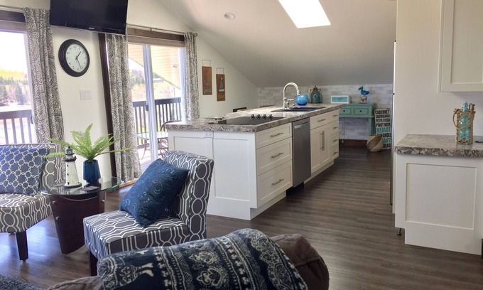 Cardigan Casa | NUEVO, suite junto al mar en un hermoso entorno cerca de varios servicios.