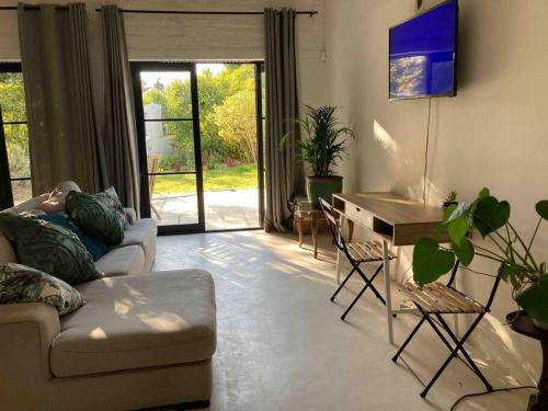 Somerset West Apartamento | Morningside Studio apartment, load shedding proof