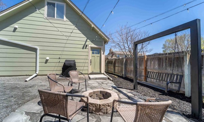 Morrison Casa | ‼️Morrison Getaway‼️ - 2BR House, BBQ , Free Parking