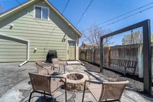 Morrison Casa | Morrison Getaway - 2BR House BBQ Free Parking