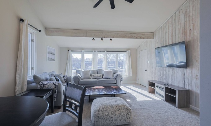 Airport Township Casa | Morrow Getaway - Large & Comfy