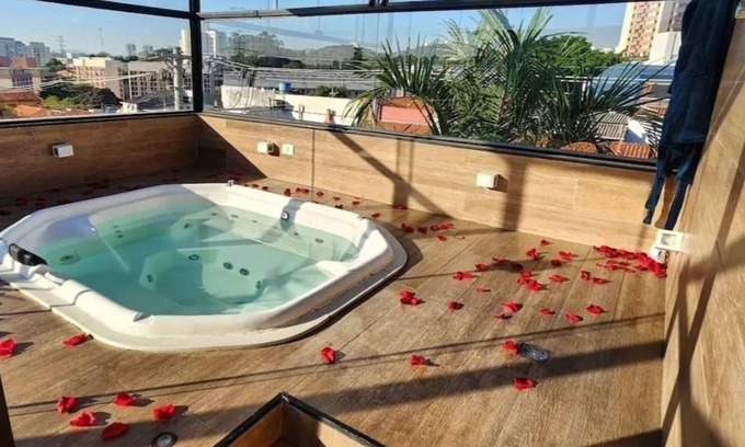Vila Suzana Casa | Morumbi Triplex House with Jacuzzi