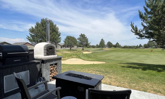 Stratford Casa | Moses Lake Golf Retreat @Moses Pointe Golf Course Hot Tub Sauna Pizza Oven