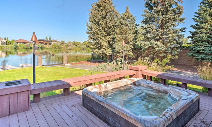 Moses Lake Casa | Moses Lake Retreat w/ Salt Water Hot Tub!