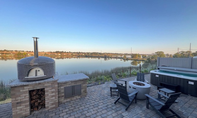 Moses Lake Casa | Moses Lake Vineyard Retreat-Waterfront Escapism