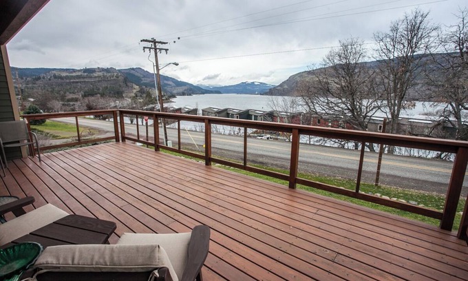 Mosier Casa | Mosier River View- 2 Bedrooms, 1.5 Bathrooms - Sweeping Panoramas