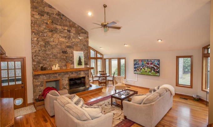 Blowing Rock Casa | Moss End