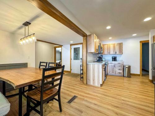 Lac du Flambeau Casa | Moss Lake Lookout Waterfront Home on LDF Chain