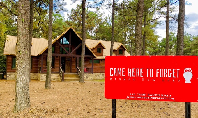 Hochatown Cabina | Most Pet-friendly, fenced backyard, luxury 3BR, near the casino! On 1+ acre!