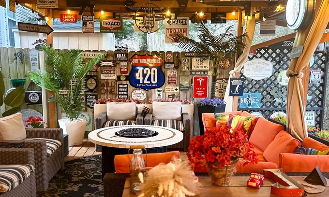 Buechel Casa | Most Unique Eclectic Stay w/ Hot Tub in Louisville
