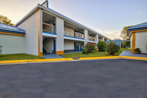 Ashland Hotel | Motel 6-Ashland, VA