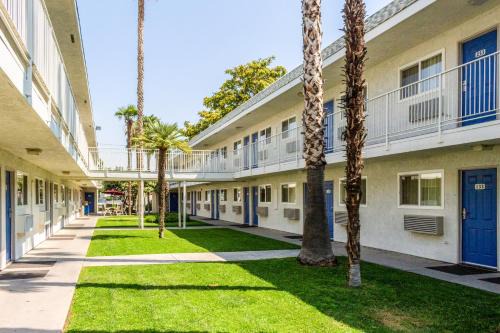 Bakersfield Hotel | Motel 6-Bakersfield, CA - East
