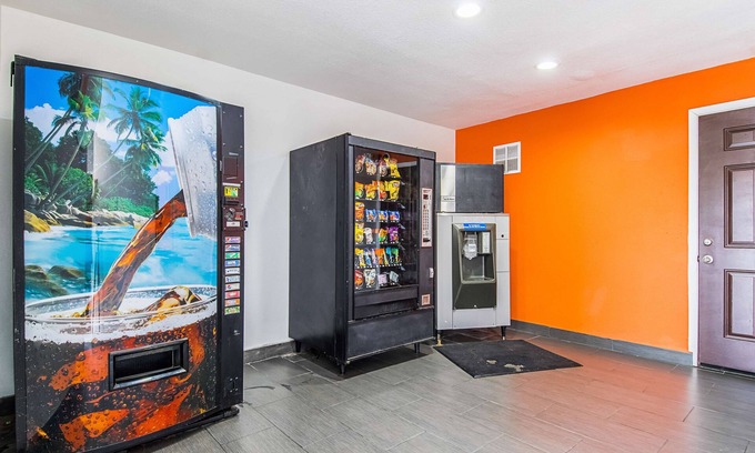 Oildale Hotel | Motel 6 Bakersfield, CA - Airport