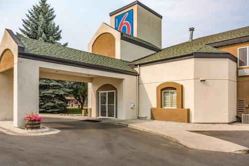 Bozeman Hotel | Motel 6-Bozeman, MT