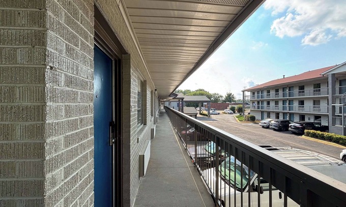 Paw Creek Hotel | Motel 6 Charlotte, NC - Northlake