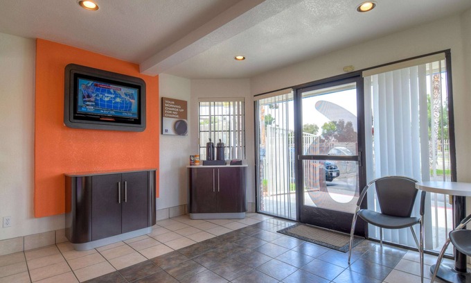 Lincoln Acres Hotel | Motel 6 Chula Vista, CA - San Diego