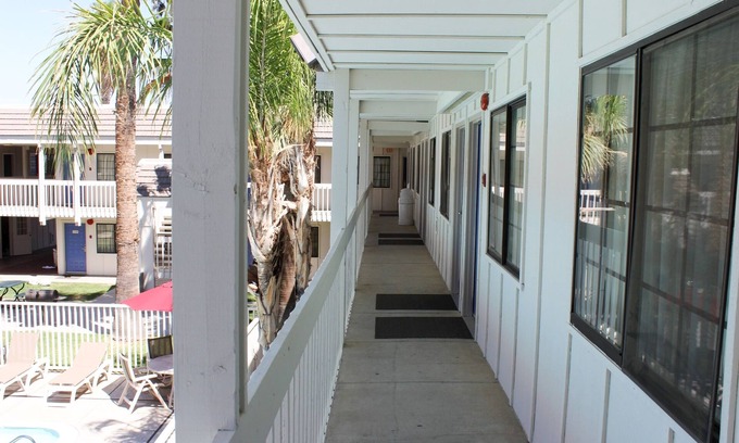 Coalinga Hotel | Motel 6 Coalinga, CA - East