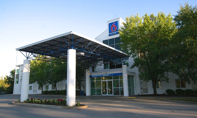 Burlington Hotel | Motel 6 Colchester, VT - Burlington