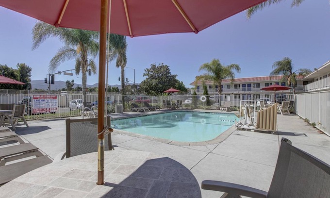 Corona Hotel | Motel 6 Corona, CA
