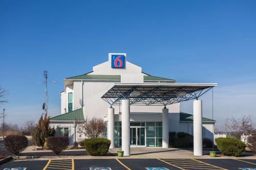 Dale Hotel | Motel 6 Dale, Indiana Near Holiday World and Splashing safari Santa Claus On I 64 Highway