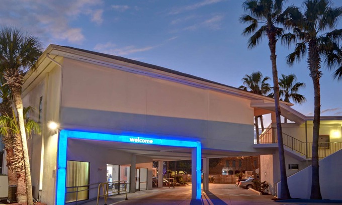 Destin Hotel | Motel 6 Destin, FL