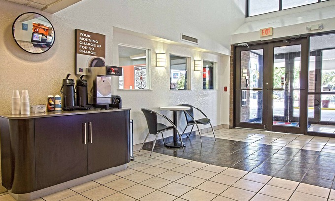 East Brunswick Hotel | Motel 6 East Brunswick, NJ