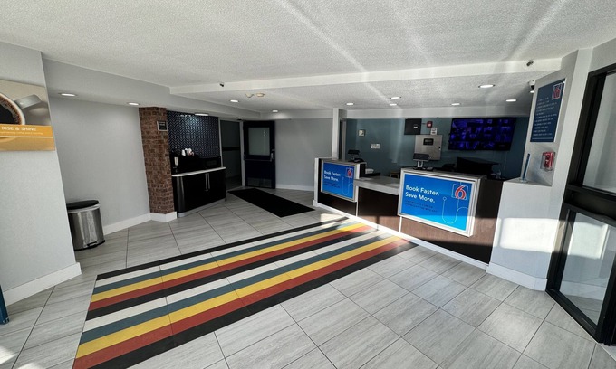 East Syracuse Hotel | Motel 6 East Syracuse, NY – Airport
