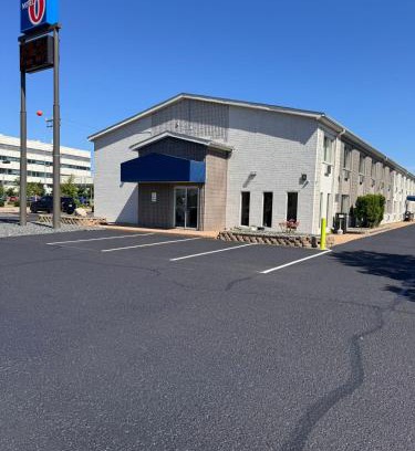Eau Claire Hotel | Motel 6-Eau Claire, WI