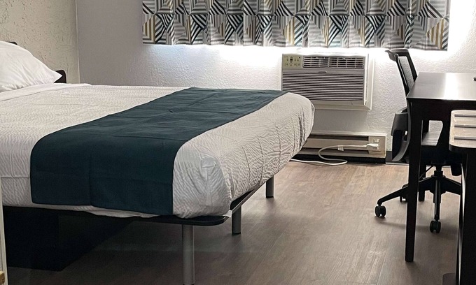Ashwaubenon Hotel | Motel 6 Green Bay, WI - Lambeau