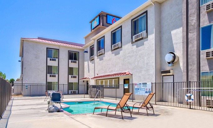 Hesperia Hotel | Motel 6 Hesperia, CA - West Main Street I-15