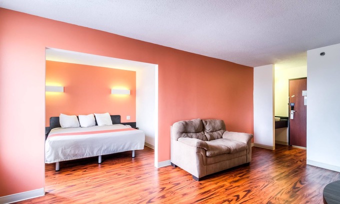 Lansing Hotel | Motel 6 Lansing, IL - Chicago South