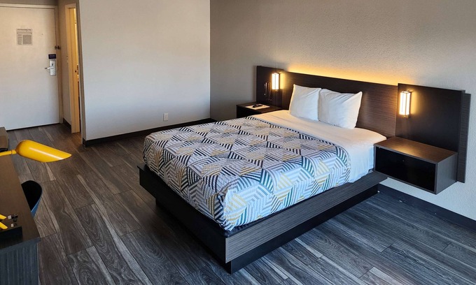 Highlands Hotel | Motel 6 Lincoln, NE - Airport