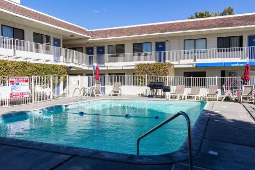 Mojave Hotel | Motel 6-Mojave, CA
