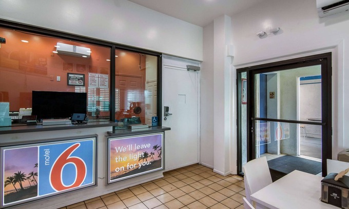 Monterey Park Hotel | Motel 6 Monterey Park, CA