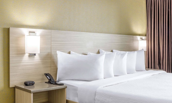 Niagara Falls Hotel | Motel 6 Niagara Falls, ON – Near the Falls
