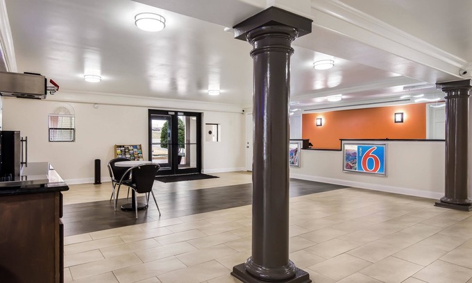 North Little Rock Hotel | Motel 6 North Little Rock, AR - McCain