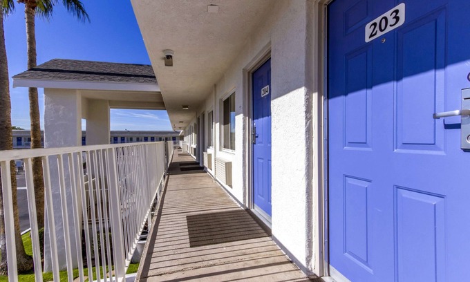 Downtown Phoenix Hotel | Motel 6 Phoenix, AZ - Airport - 24th Street