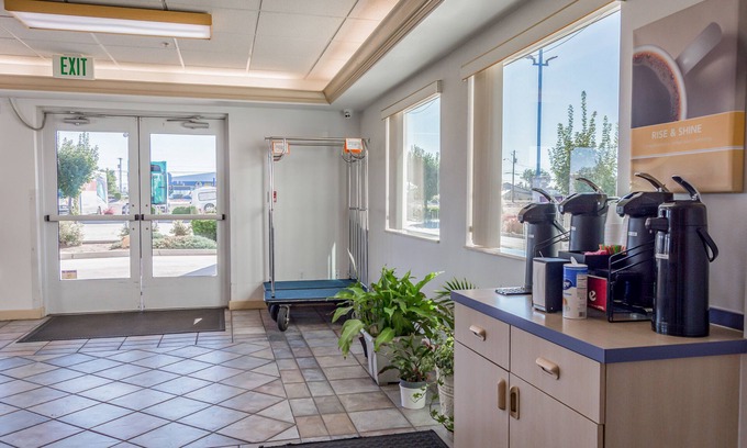 Redmond Hotel | Motel 6 Redmond, OR