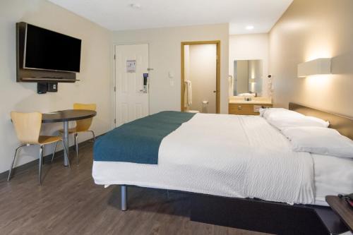 Saanichton Hotel | Motel 6-Saanichton, BC - Victoria Airport