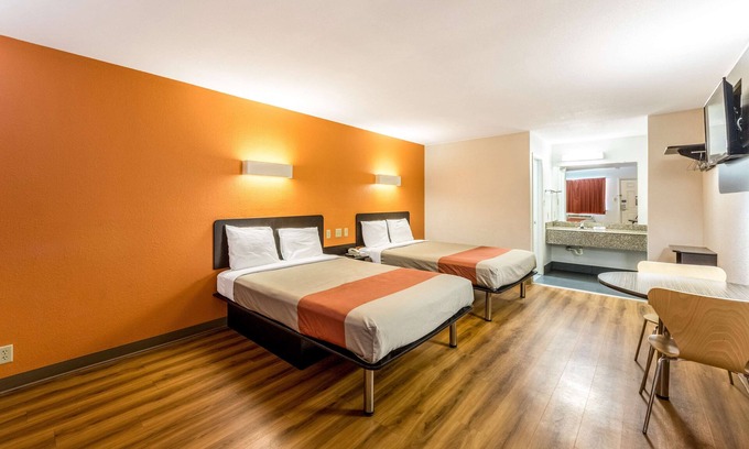 San Antonio Hotel | Motel 6 San Antonio, TX - South WW White Rd