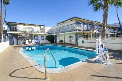Harborview Hotel | Motel 6 San Diego, CA Airport Harbor