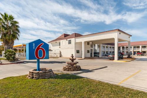 San Marcos Hotel | Motel 6-San Marcos, TX - North