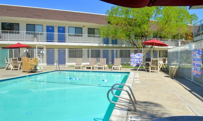 Santa Nella Hotel | Motel 6 Santa Nella, CA - Los Banos - Interstate 5