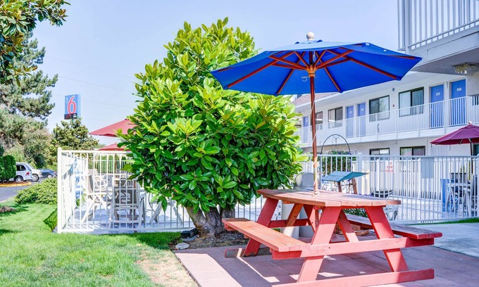 Springfield Hotel | Motel 6 Springfield, OR - Eugene North