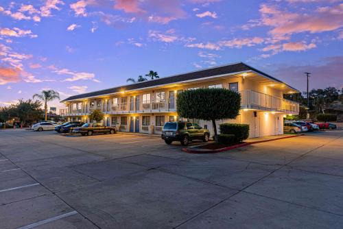 Temecula Hotel | Motel 6-Temecula, CA - Historic Old Town