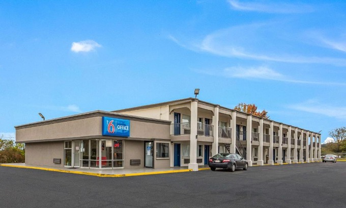 Tupelo Hotel | Motel 6-Tupelo, MS - Downtown