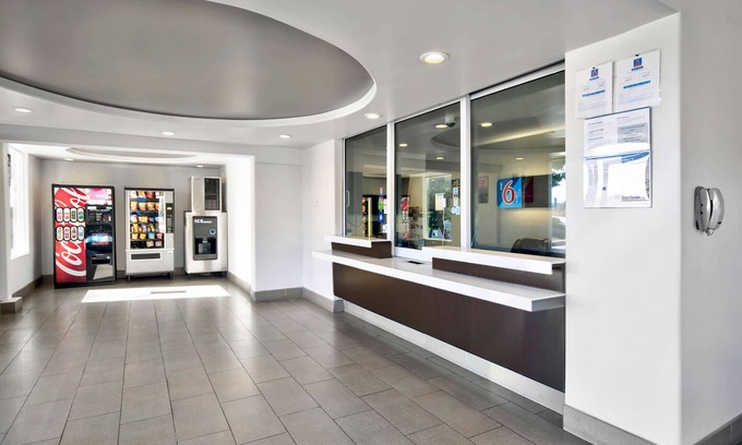 Victorville Hotel | Motel 6 Victorville - Desert Express